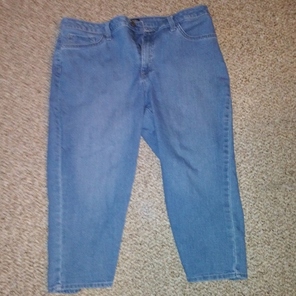 Capri Jeans - Picture 3 of 4